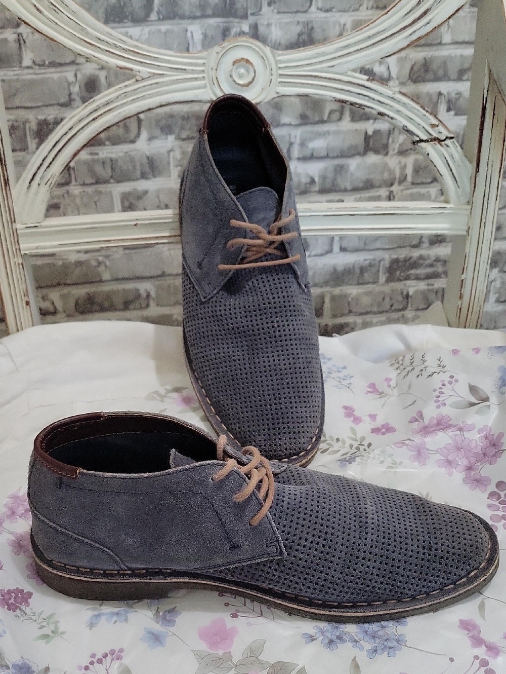 Kenneth Cole Reaction Desert Hill Gray Suede Perforated Chukka Boots Mens Sz 10M